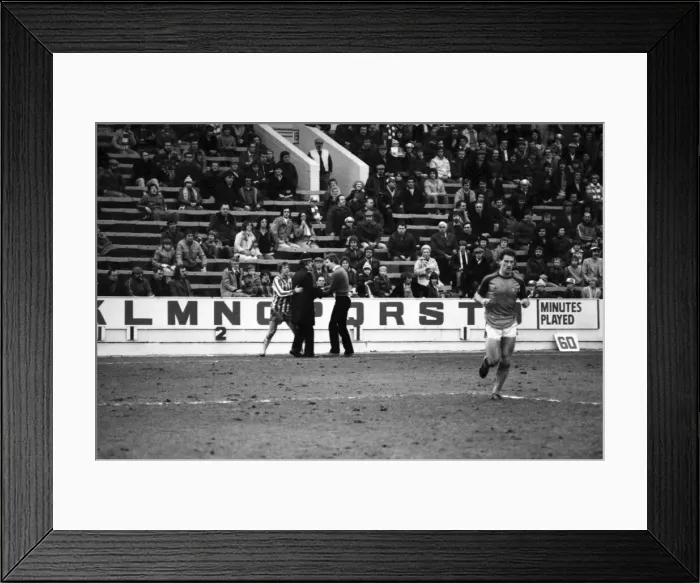Framed Print : English League Division Two match. Sheffield Wednesday 3 v Luton Town 3 Framed Print : English League Division Two match. Sheffield Wednesday 3 v Luton Town 3