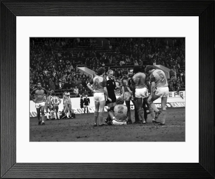 Framed Print : English League Division Two match. Sheffield Wednesday 3 v Luton Town 3 Framed Print : English League Division Two match. Sheffield Wednesday 3 v Luton Town 3