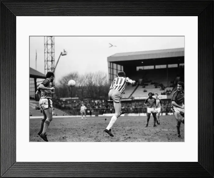 Framed Print : English League Division Two match. Sheffield Wednesday 3 v Luton Town 3