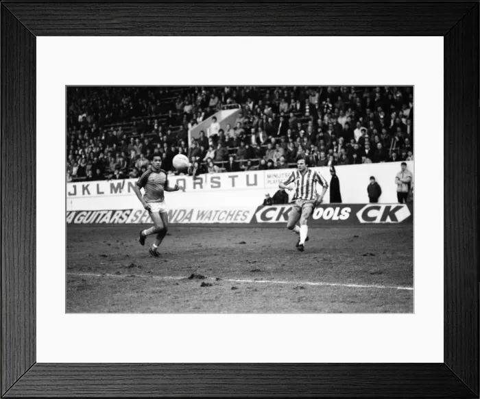 Framed Print : English League Division Two match. Sheffield Wednesday 3 v Luton Town 3 Framed Print : English League Division Two match. Sheffield Wednesday 3 v Luton Town 3