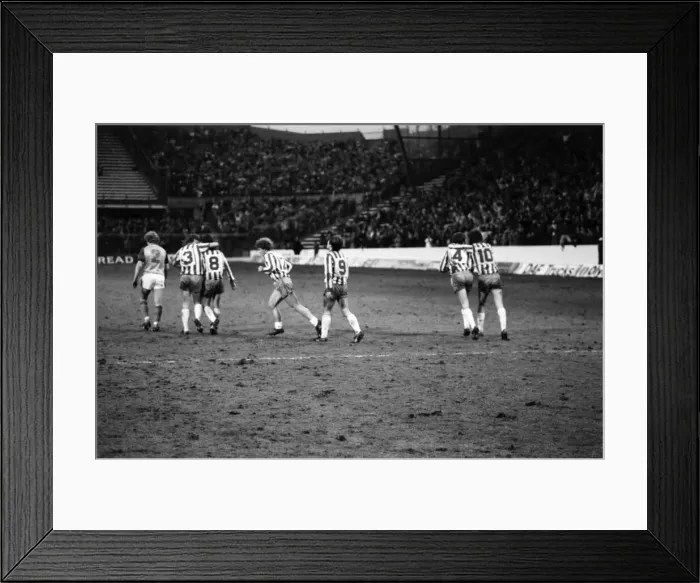 Framed Print : English League Division Two match. Sheffield Wednesday 3 v Luton Town 3 Framed Print : English League Division Two match. Sheffield Wednesday 3 v Luton Town 3