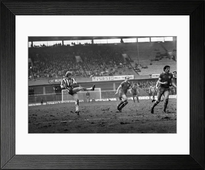 Framed Print : English League Division Two match. Sheffield Wednesday 2 v Leicester City 0