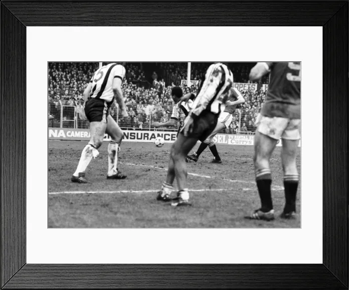 Framed Print : English League Division One match. Notts County 1 v Manchester United 3 Framed Print : English League Division One match. Notts County 1 v Manchester United 3
