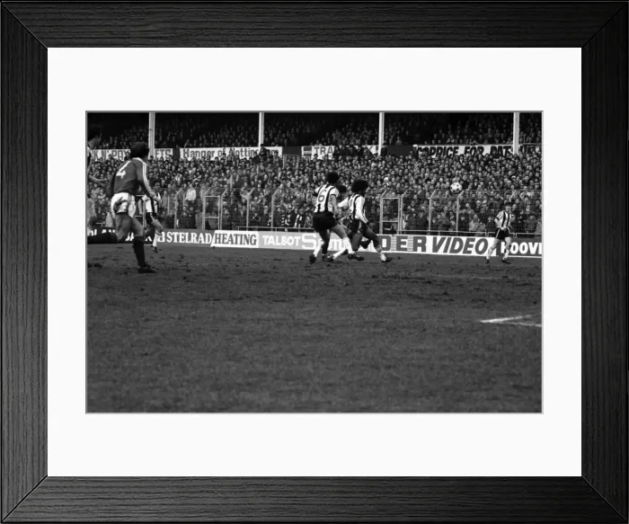 Framed Print : English League Division One match. Notts County 1 v Manchester United 3 Framed Print : English League Division One match. Notts County 1 v Manchester United 3