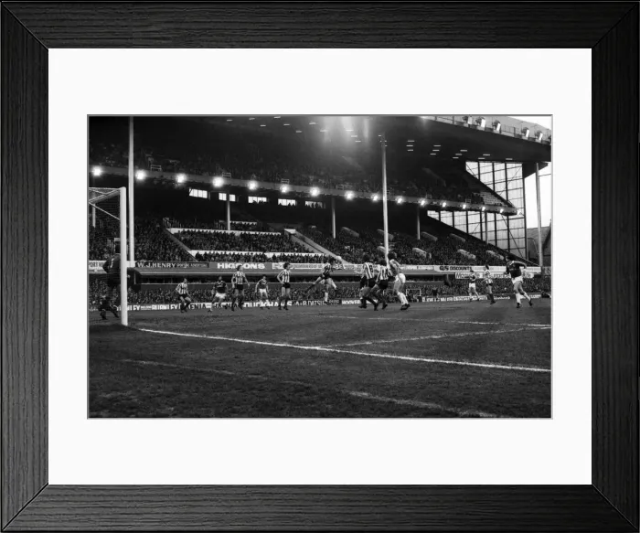 Framed Print : English League Division One match at Goodison Park. Everton 0 v Stoke City 0 Framed Print : English League Division One match at Goodison Park. Everton 0 v Stoke City 0