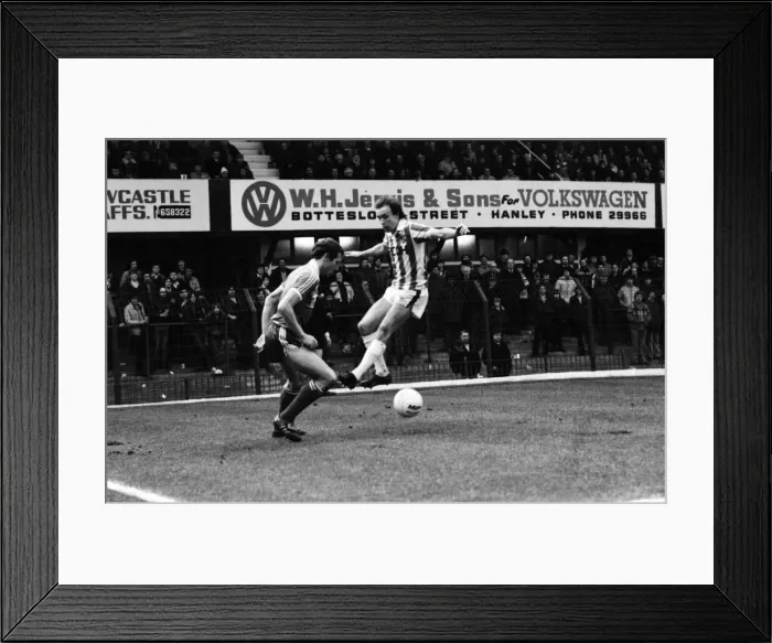 Framed Print : English League Division Two match. Sheffield Wednesday 2 v Leicester City 0 Framed Print : English League Division Two match. Sheffield Wednesday 2 v Leicester City 0
