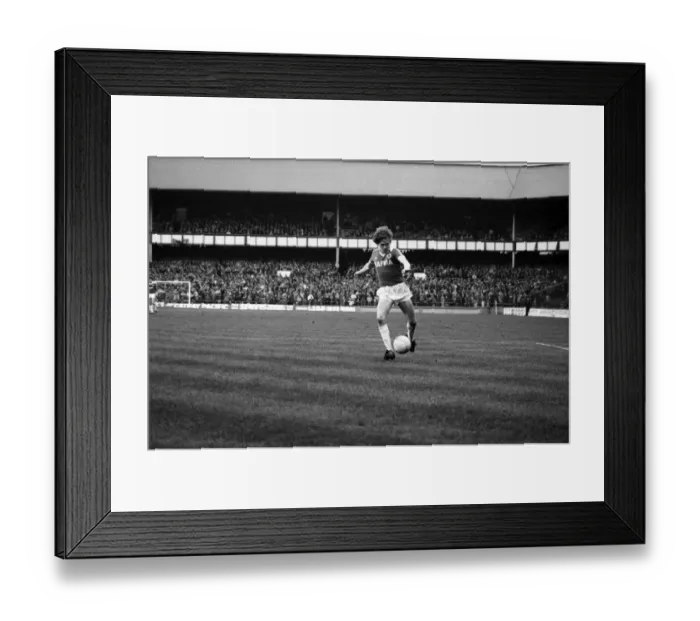Framed Print : English League Division One match at Goodison Park. Everton 0 v Stoke City 0 Framed Print : English League Division One match at Goodison Park. Everton 0 v Stoke City 0