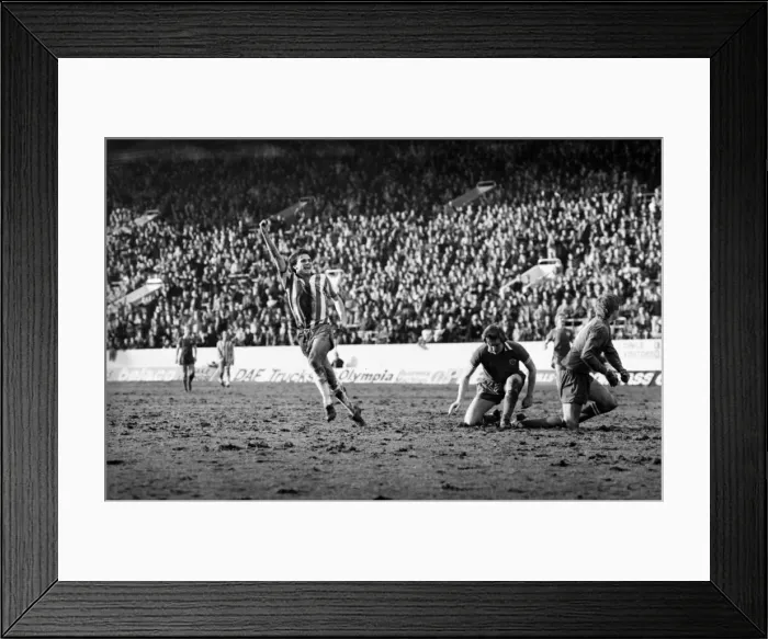 Framed Print : English League Division Two match. Sheffield Wednesday 2 v Leicester City 0 Framed Print : English League Division Two match. Sheffield Wednesday 2 v Leicester City 0