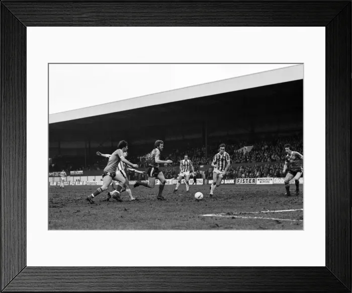 Framed Print : English League Division Two match. Sheffield Wednesday 2 v Leicester City 0 Framed Print : English League Division Two match. Sheffield Wednesday 2 v Leicester City 0