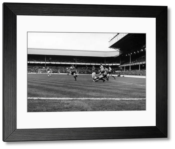 Framed Print : English League Division One match at Goodison Park. Everton 0 v Stoke City 0 Framed Print : English League Division One match at Goodison Park. Everton 0 v Stoke City 0