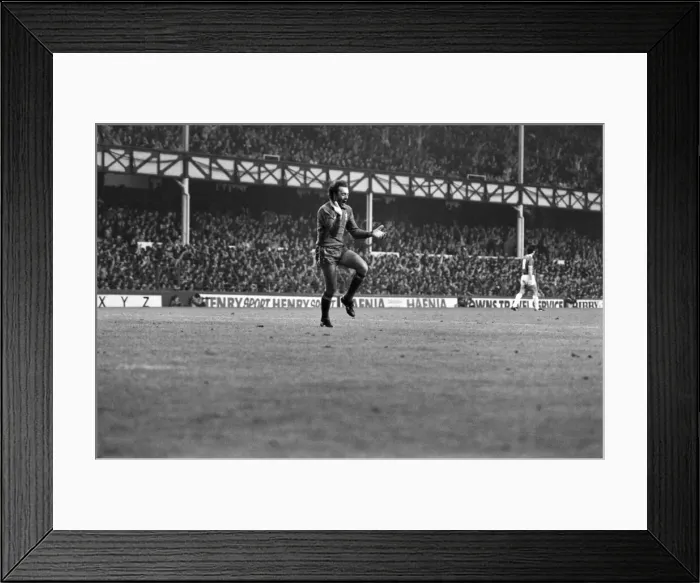Framed Print : English League Division One match at Goodison Park. Everton 0 v Liverpool 5 Framed Print : English League Division One match at Goodison Park. Everton 0 v Liverpool 5