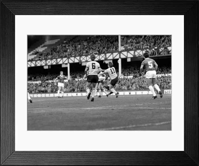 Framed Print : English League Division One match at Goodison Park. Everton 0 v West Bromwich Albion 0 Framed Print : English League Division One match at Goodison Park. Everton 0 v West Bromwich Albion 0