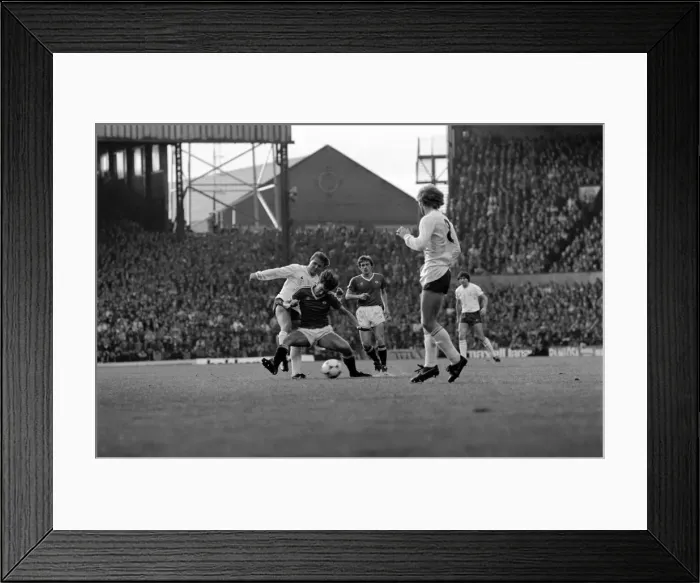 Framed Print : Emglish League Division One match. Manchester United 1 v Tottenham Hotspur 0 Framed Print : Emglish League Division One match. Manchester United 1 v Tottenham Hotspur 0