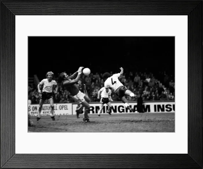 Framed Print : English League Division One match. Aston Villa 2 v Manchester United 1 Framed Print : English League Division One match. Aston Villa 2 v Manchester United 1