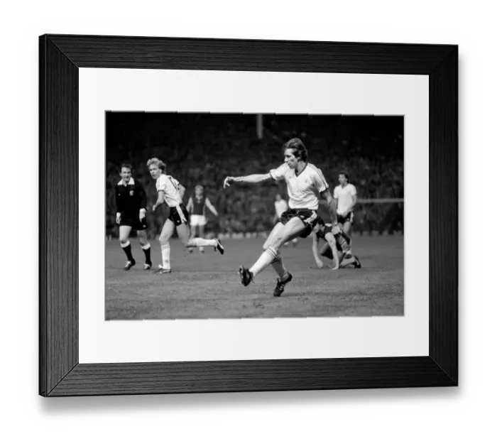 Framed Print : English League Division One match. Aston Villa 2 v Manchester United 1 Framed Print : English League Division One match. Aston Villa 2 v Manchester United 1