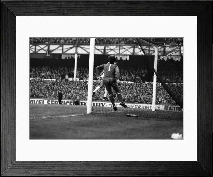 Framed Print : English League Division One match at Goodison Park. Everton 0 v Liverpool 5 Framed Print : English League Division One match at Goodison Park. Everton 0 v Liverpool 5