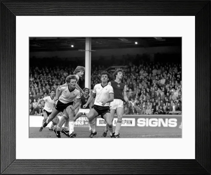 Framed Print : English League Division One match. Aston Villa 2 v Manchester United 1