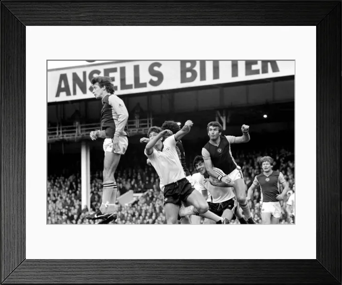 Framed Print : English League Division One match. Aston Villa 2 v Manchester United 1