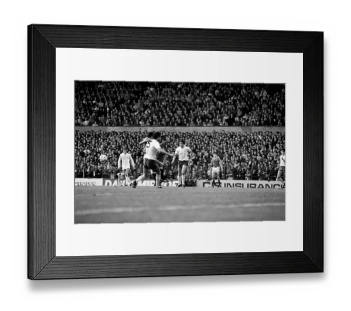 Framed Print : Emglish League Division One match. Manchester United 1 v Tottenham Hotspur 0 Framed Print : Emglish League Division One match. Manchester United 1 v Tottenham Hotspur 0