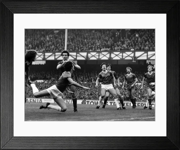 Framed Print : English League Division One match at Goodison Park. Everton 0 v Liverpool 5