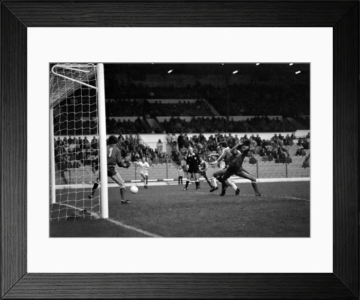 Framed Print : English League Division Two match. Leeds United 1 v Charlton Athletic 2 Framed Print : English League Division Two match. Leeds United 1 v Charlton Athletic 2
