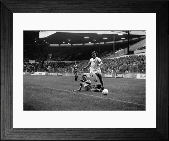 Framed Print : English League Division Two match. Leeds United 1 v Charlton Athletic 2 Framed Print : English League Division Two match. Leeds United 1 v Charlton Athletic 2