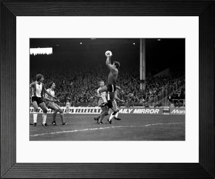 Framed Print : English League Division One match at Maine Road. Manchester City 2 v Southampton 0