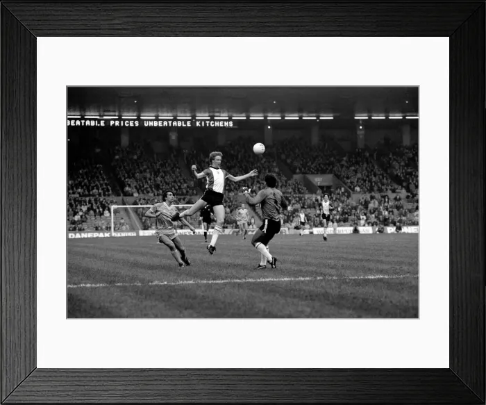 Framed Print : English League Division One match at Maine Road. Manchester City 2 v Southampton 0 Framed Print : English League Division One match at Maine Road. Manchester City 2 v Southampton 0