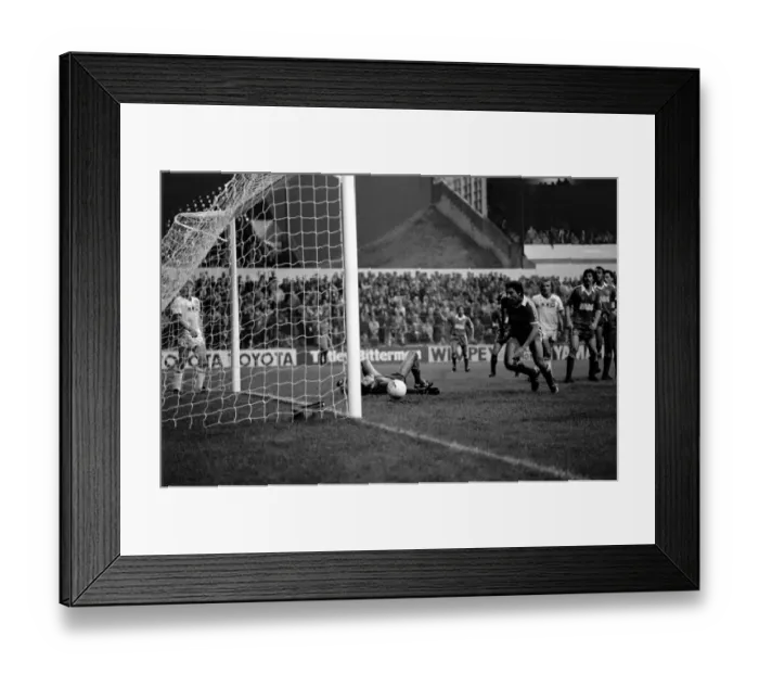 Framed Print : English League Division Two match. Leeds United 1 v Charlton Athletic 2