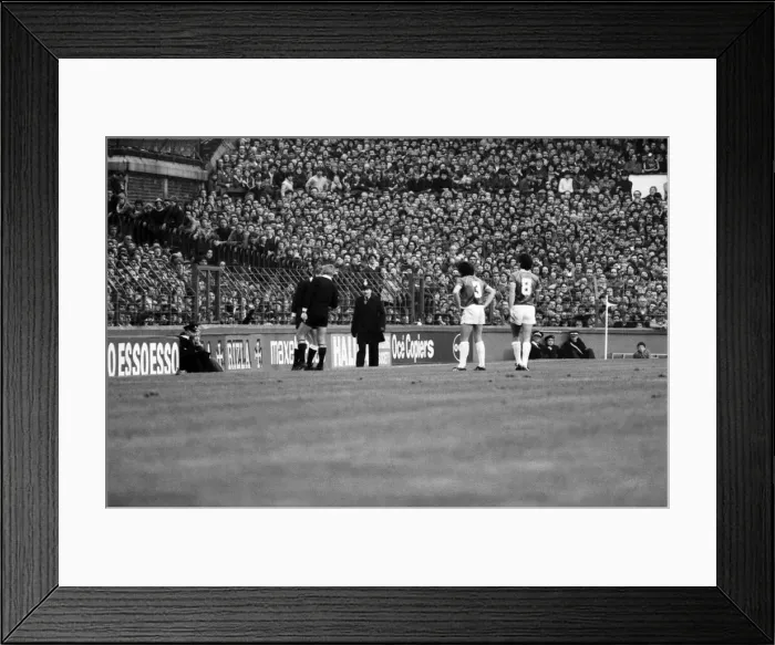Framed Print : English League Division One match at Goodison Park. Everton 0 v Liverpool 5 Framed Print : English League Division One match at Goodison Park. Everton 0 v Liverpool 5