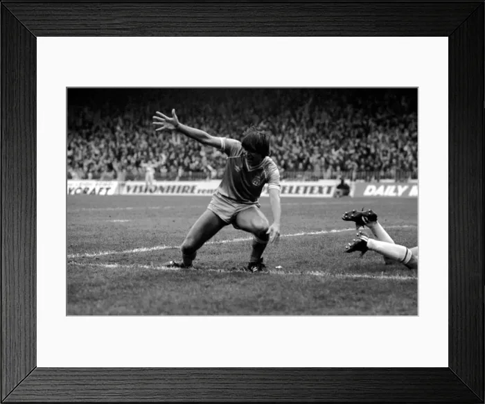 Framed Print : English League Division One match at Maine Road. Manchester City 2 v Southampton 0 Framed Print : English League Division One match at Maine Road. Manchester City 2 v Southampton 0