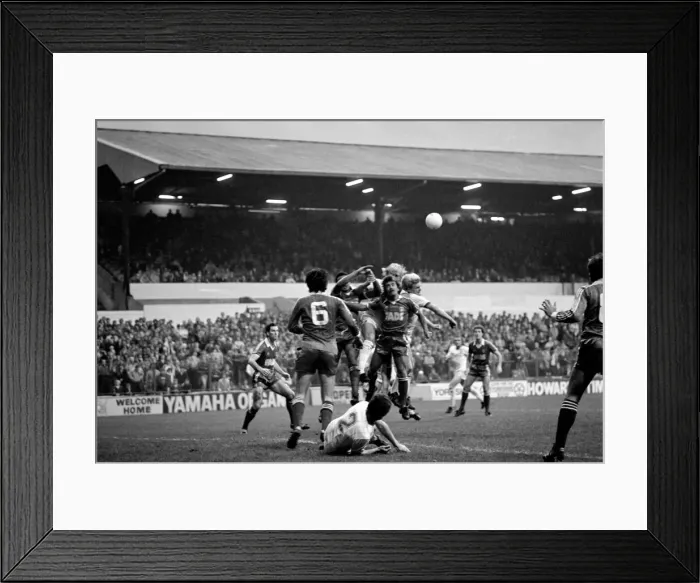 Framed Print : English League Division Two match. Leeds United 1 v Charlton Athletic 2