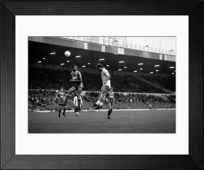 Framed Print : English League Division Two match. Leeds United 1 v Charlton Athletic 2