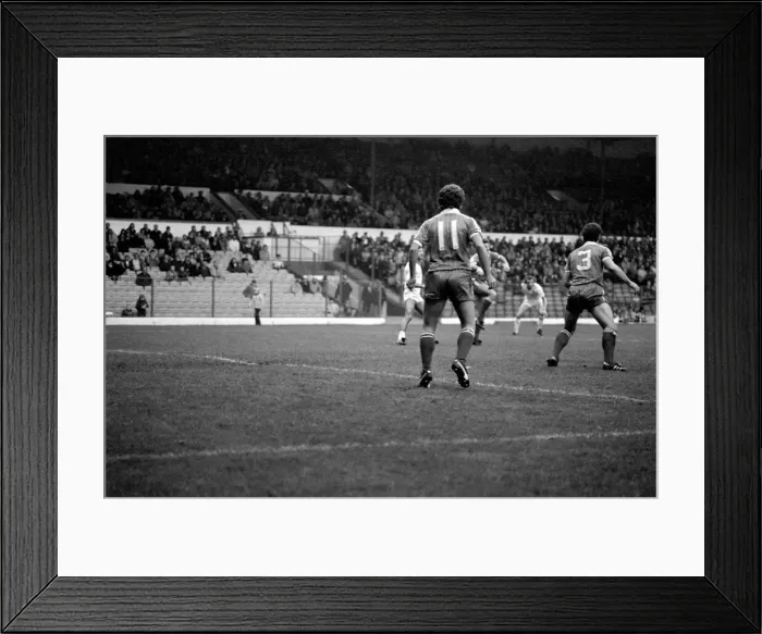 Framed Print : English League Division Two match. Leeds United 1 v Charlton Athletic 2