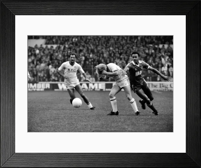 Framed Print : English League Division Two match. Leeds United 1 v Charlton Athletic 2