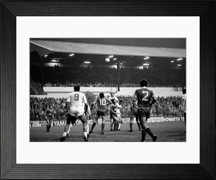 Framed Print : English League Division Two match. Leeds United 1 v Charlton Athletic 2
