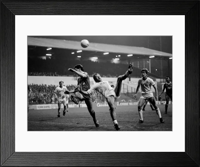 Framed Print : English League Division Two match. Leeds United 1 v Charlton Athletic 2