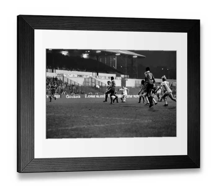Framed Print : English League Division Two match. Leeds United 1 v Charlton Athletic 2