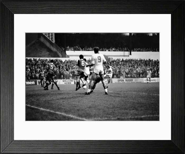 Framed Print : English League Division Two match. Leeds United 1 v Charlton Athletic 2