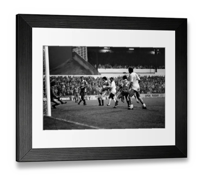 Framed Print : English League Division Two match. Leeds United 1 v Charlton Athletic 2