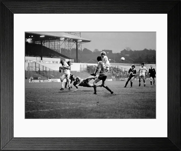 Framed Print : English League Division Two match. Leeds United 1 v Charlton Athletic 2