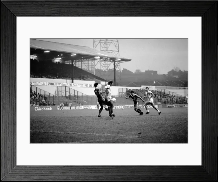Framed Print : English League Division Two match. Leeds United 1 v Charlton Athletic 2
