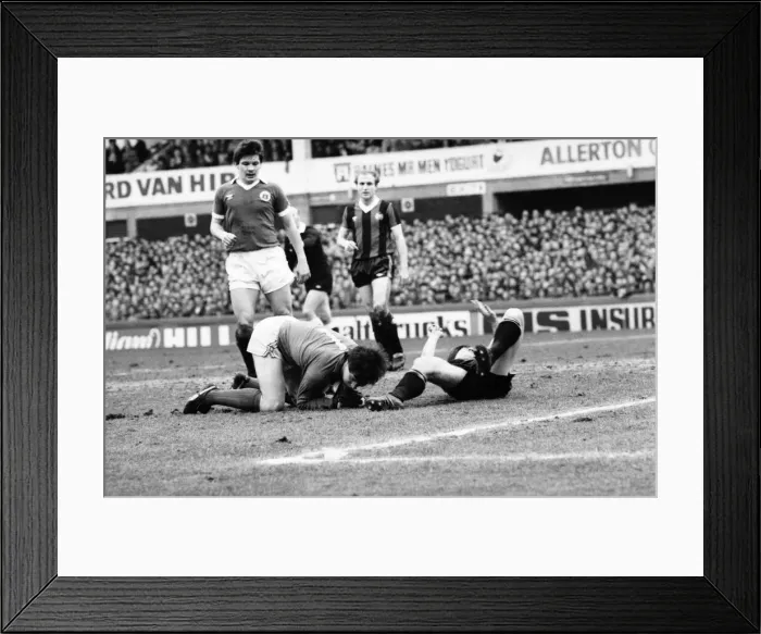 Framed Print : Everton 2 v. Manchester City 2. March 1981 MF01-40-113 F. A Cup