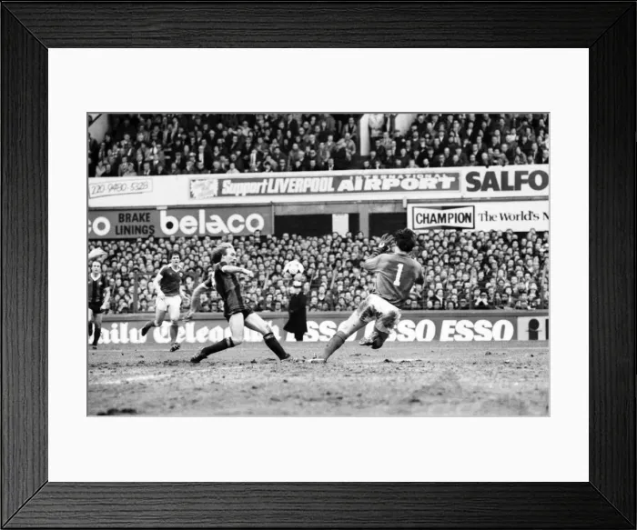 Framed Print : Everton 2 v. Manchester City 2. March 1981 MF01-40-090 F. A Cup Framed Print : Everton 2 v. Manchester City 2. March 1981 MF01-40-090 F. A Cup