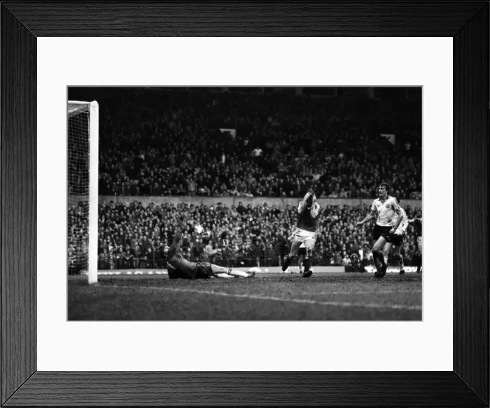 Framed Print : Manchester United 0 v. Leeds United 1. Division One Football. February 1981 MF01-37-098 Framed Print : Manchester United 0 v. Leeds United 1. Division One Football. February 1981 MF01-37-098