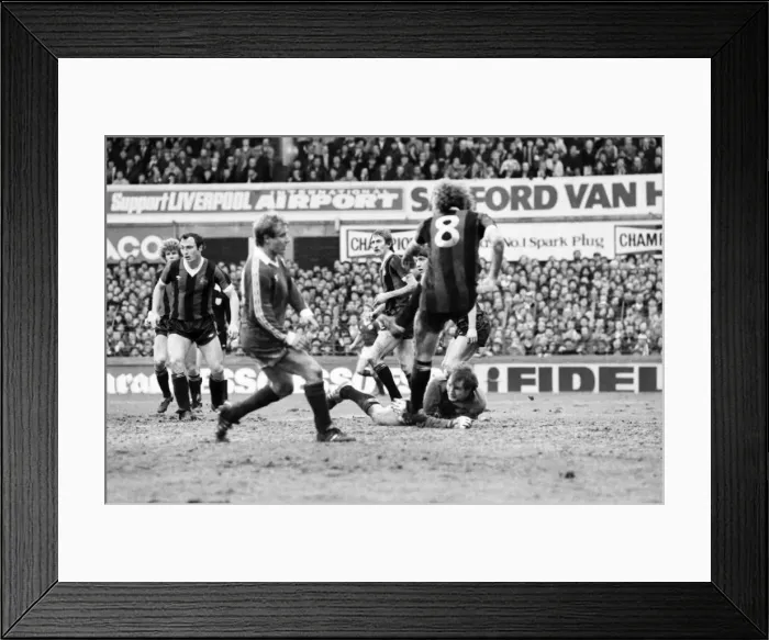 Framed Print : Everton 2 v. Manchester City 2. March 1981 MF01-40-058 F. A Cup Framed Print : Everton 2 v. Manchester City 2. March 1981 MF01-40-058 F. A Cup
