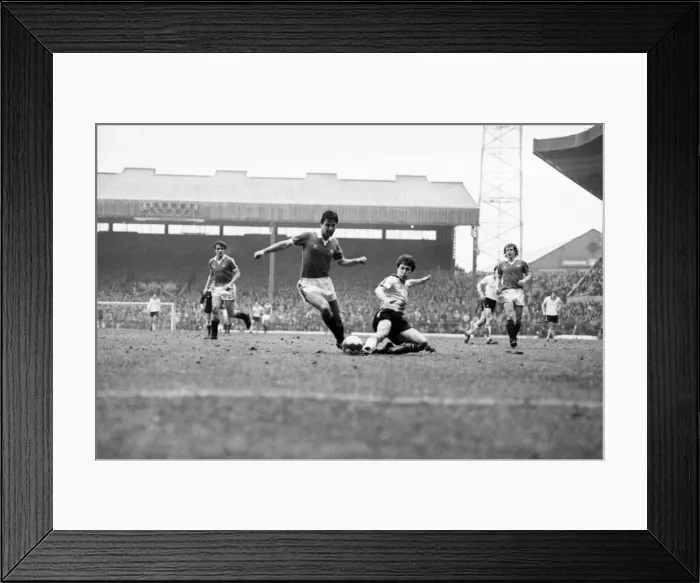 Framed Print : Manchester United 0 v. Leeds United 1. Division One Football. February 1981 MF01-37-105 Framed Print : Manchester United 0 v. Leeds United 1. Division One Football. February 1981 MF01-37-105