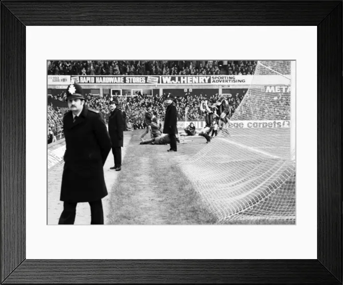 Framed Print : Everton 2 v. Manchester City 2. March 1981 MF01-40-046 F. A Cup Framed Print : Everton 2 v. Manchester City 2. March 1981 MF01-40-046 F. A Cup
