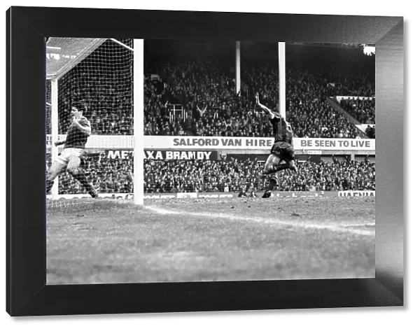 Everton 2 v. Manchester City 2. March 1981 Manchester City captain Paul Power