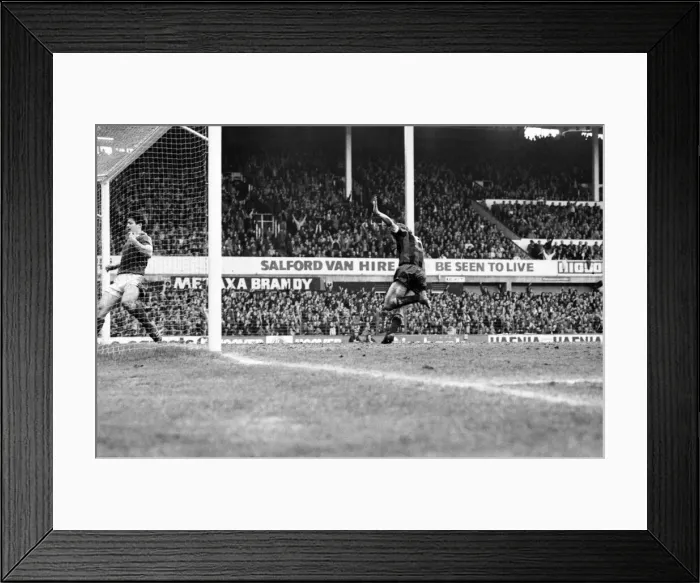 Framed Print : Everton 2 v. Manchester City 2. March 1981 Manchester City captain Paul Power Framed Print : Everton 2 v. Manchester City 2. March 1981 Manchester City captain Paul Power